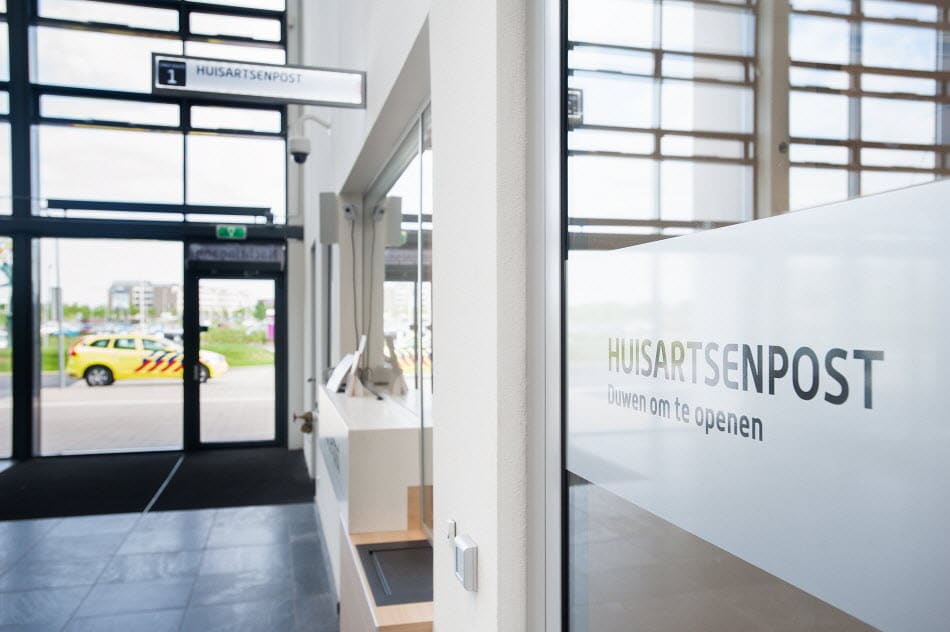 Balie van een huisartsenpost Arts en Accountant